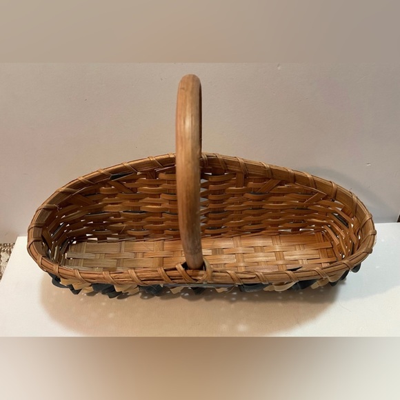 13” Christmas Holiday Basket - Picture 3 of 7